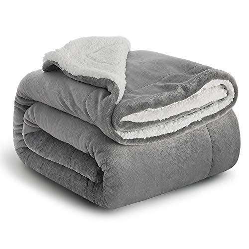 Bedsure Decke Sofa Kuscheldecke grau - warm Sherpa Sofaüberwurf Decke, Dicke Sofadecke Couchdecke, 150x200 cm XL Flauschige Wohndecke für Couch
