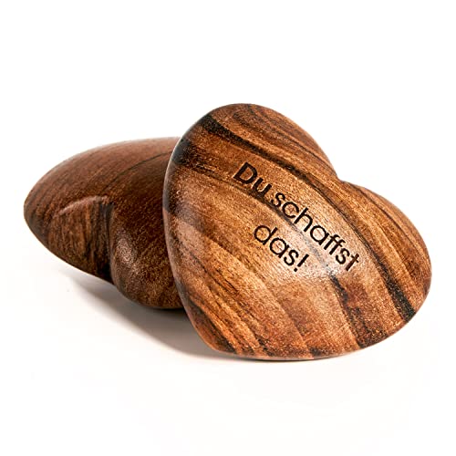 WOODLUCK® Handschmeichler Holz Herz aus Akazien-Holz mit Gravur I Du schaffst das Glücksbringer mit nachhaltiger Geschenk-Verpackung I Handgefertigte Holzherzen mit Gravur & einzigartiger Maserung